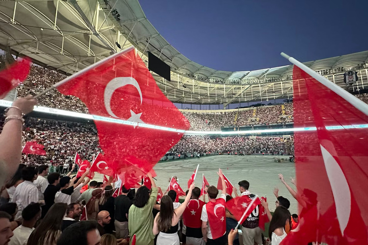 Turkse Topspelers Geschorst in Groot Voetbal Gokschandaal